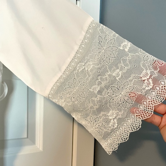 White satin bride robe - Picture 4 of 4